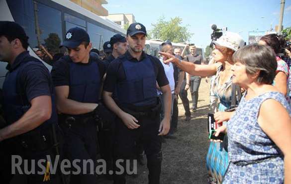 ВАЖНО: защитники педофилов-насильников из «Торнадо» избивают полицию у здания киевского суда (ФОТО, ВИДЕО) | Русская весна