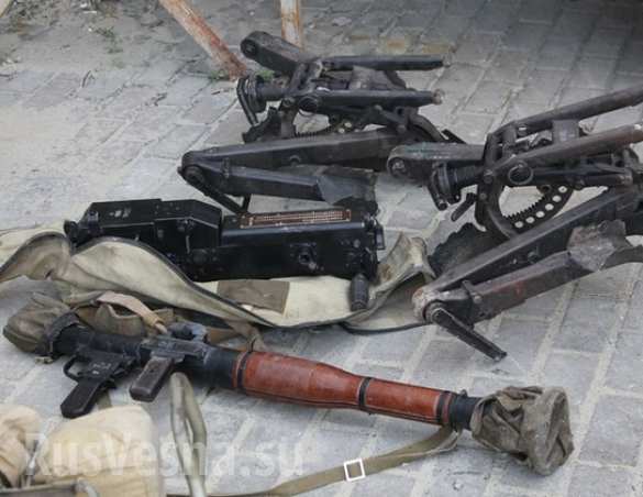 МГБ ЛНР изъяло из заминированного тайника украинских ДРГ пулеметы, минометы, боеприпасы (ФОТО) | Русская весна