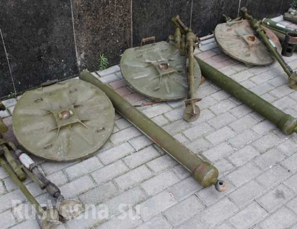 МГБ ЛНР изъяло из заминированного тайника украинских ДРГ пулеметы, минометы, боеприпасы (ФОТО) | Русская весна