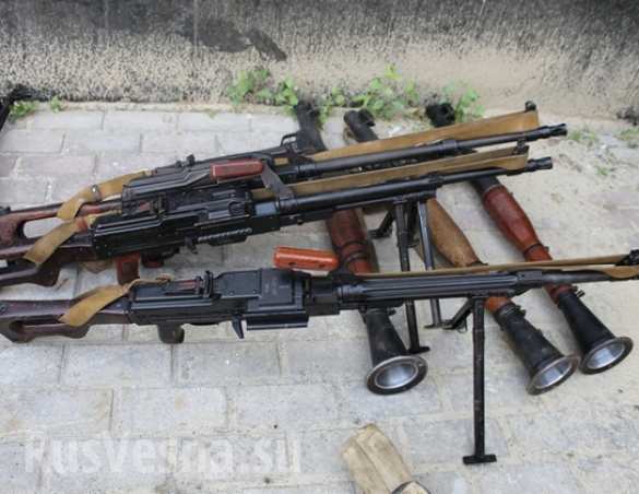 МГБ ЛНР изъяло из заминированного тайника украинских ДРГ пулеметы, минометы, боеприпасы (ФОТО) | Русская весна