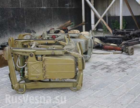 МГБ ЛНР изъяло из заминированного тайника украинских ДРГ пулеметы, минометы, боеприпасы (ФОТО) | Русская весна