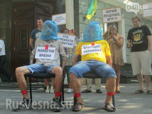 В Одессе под прокуратурой двоим надели пакеты на голову (ФОТО, ВИДЕО) | Русская весна