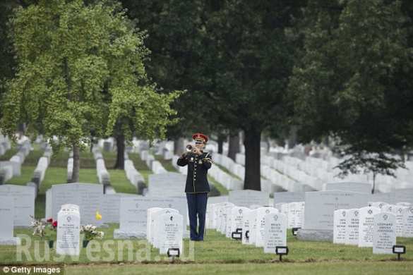 Черная слизь покрыла памятники в Вашингтоне (ФОТО) | Русская весна