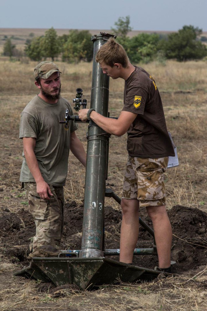 Карбат «Азов» готовит своих неонацистов к тактическим маневрам