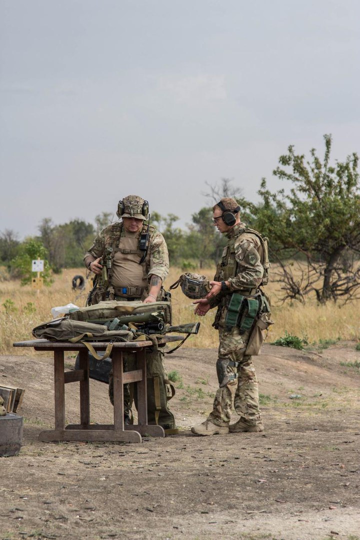 Карбат «Азов» готовит своих неонацистов к тактическим маневрам