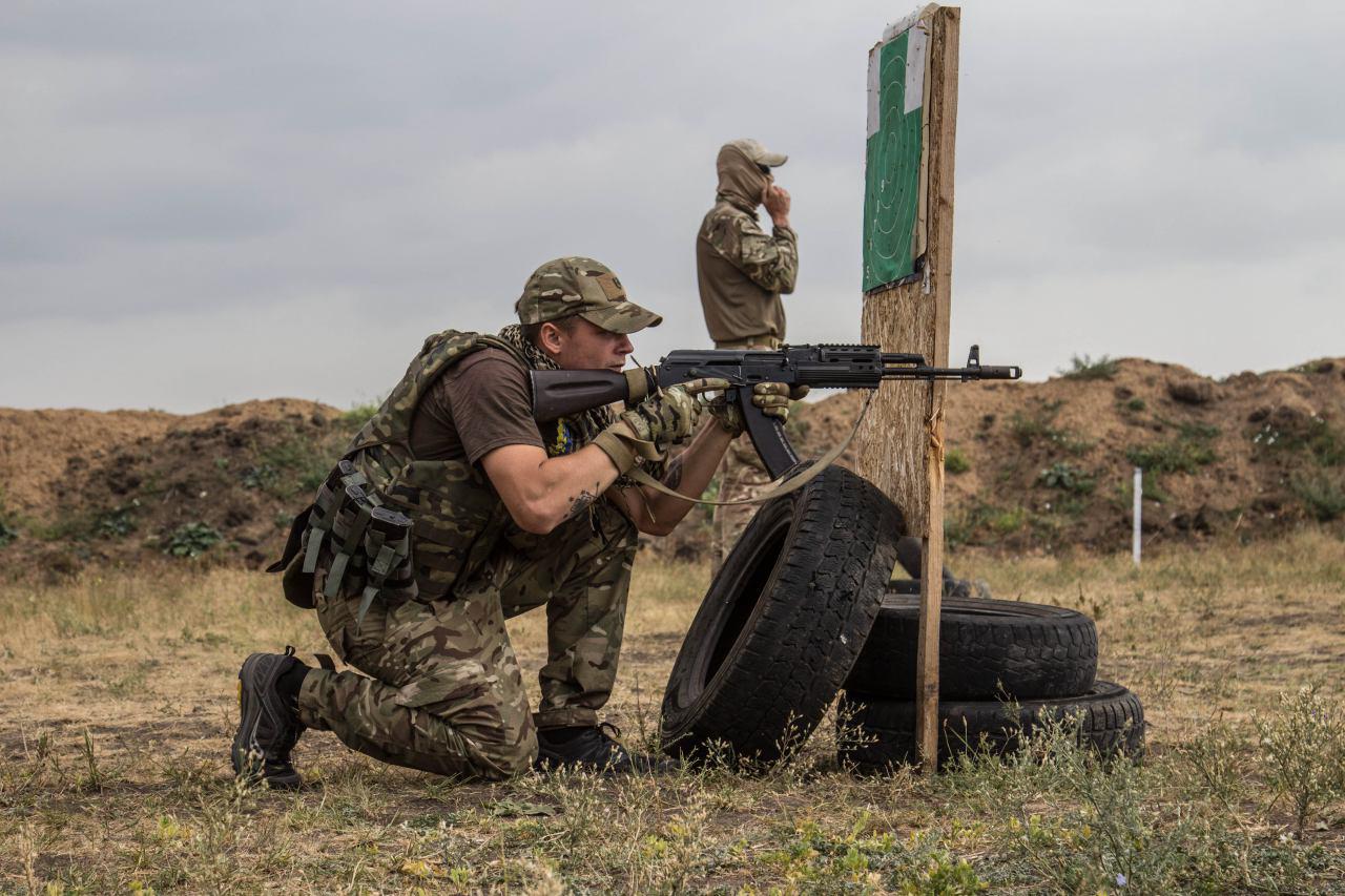 Карбат «Азов» готовит своих неонацистов к тактическим маневрам