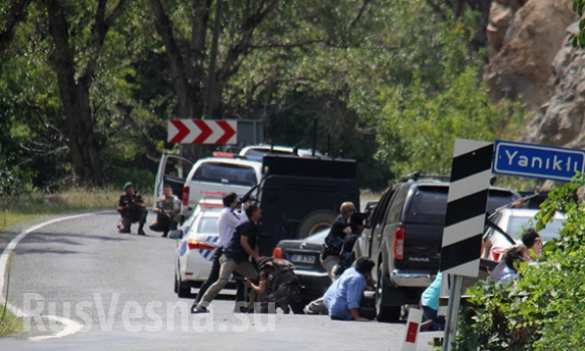 В Турции обстреляли кортеж лидера оппозиционной партии, есть погибшие (ФОТО, ВИДЕО) | Русская весна