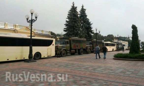 У Верховной рады митингуют шахтеры, медики и чернобыльцы (ФОТО) | Русская весна