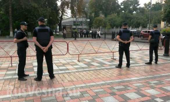У Верховной рады митингуют шахтеры, медики и чернобыльцы (ФОТО) | Русская весна