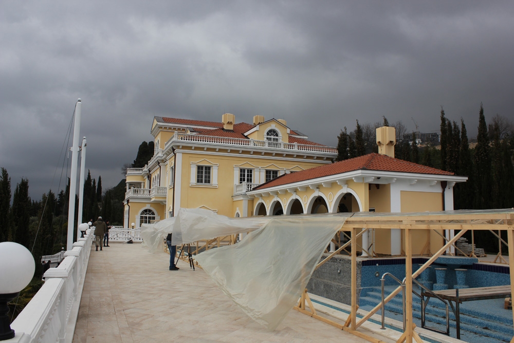 «Чайный домик» Януковича в Магараче, автор Центр журналистских расследований «Чайный домик» Януковича в Магараче