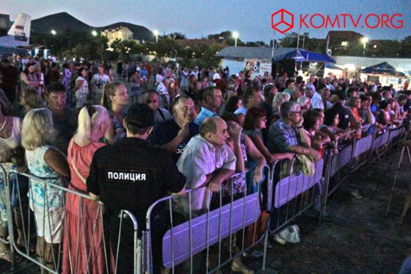 Live In Blue Bay 2015:     