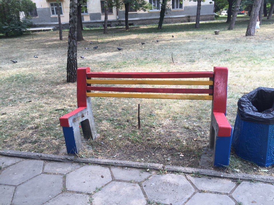zdes_rabotali_professionali_naberezhnaya_v_simferopole_zaigrala_novimi_kraskami_foto